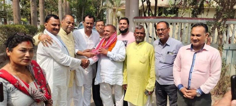 नेपाली काङ्ग्रेसबाट निर्वाचित वडाअध्यक्ष नेकपा एमालेमा प्रवेश
