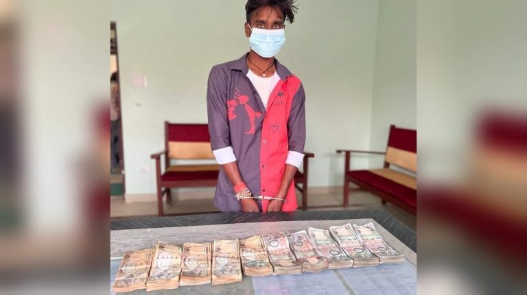 स्रोत नखुलेको ७ लाख ९१ हजार रुपैया सहित दास नियन्त्रणमा ।