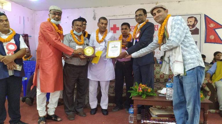 नेपाल रेडक्रस सोसाइटी पर्साद्वारा दोश्रो साधारण सभाको अवसरमा विभिन्न व्यक्ति तथा संस्था सम्मानित ।