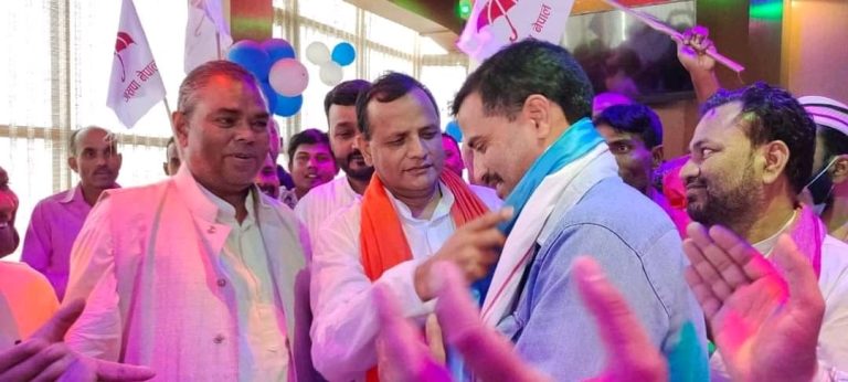 कांग्रेसले कार्यकर्ताको महत्व नबुझेको आरोप लगाउदै मनोजले जसपा प्रवेश गरे ।