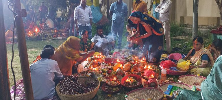 सडकमा गाउने २२ जना दृष्टिविहिनलाई लामा अमृत फाउण्डेशनको आर्थिक सहयोग