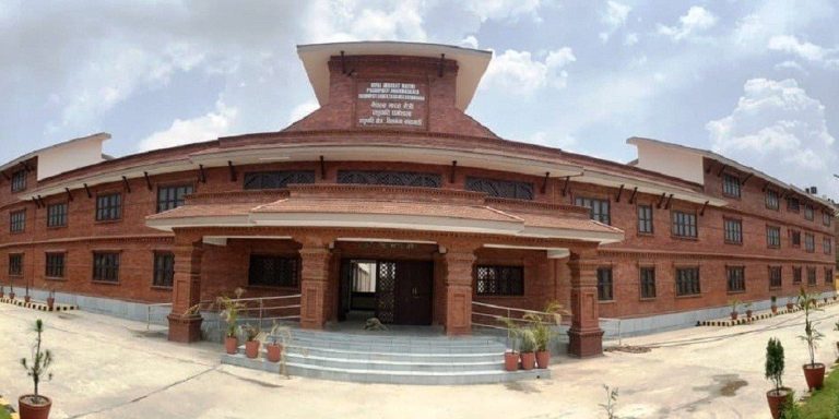 होटल आनन्दमा विकास कोषले लगाएको ताला ३ घण्टा पनि टिकेन