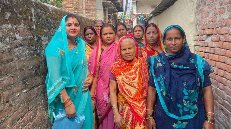 वीरगन्ज ३ मा जसपा उम्मेदवार स्वर्णकारको चुनावी घरदैलोमा तिब्रता।