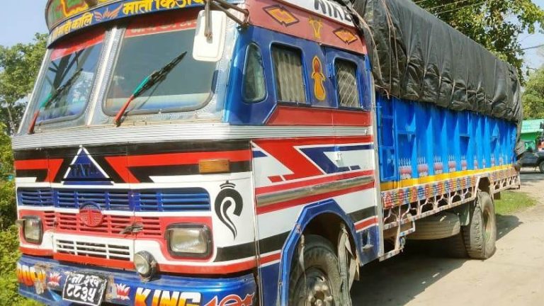 १७ लाख बढी मुल्य बराबर तस्करीको सामान सहित ट्रक नियन्त्रणमा