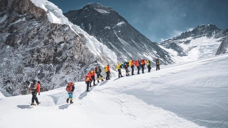 युक्रेनमा युद्ध, सगरमाथामा मित्रता