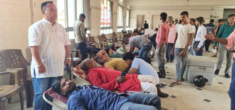 मेयरमा सिंह विजयी भएको खुसिमा आयोजित रक्तदान कार्यक्रममा १ सय २६ जनाद्वारा रक्तदान