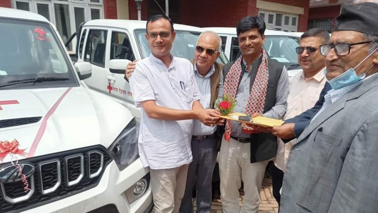 केन्द्रिय रेडक्रसद्वारा पर्सा शाखालाई सवारीसाधन प्रदान