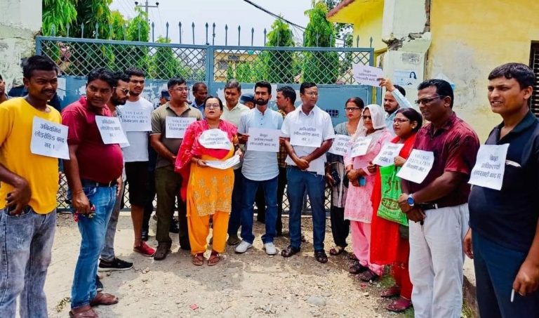 अघोषित लोडसेडिङ र अनियमित विधुत कटौती विरुद्ध प्राधिकरण अगाडि प्रदर्शन
