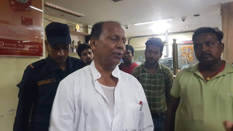 लालपूर्जा बनाइदिन घुस लिएको भन्दै पक्राउ परेका बिचौलीया पाण्डे विना शर्त रिहा
