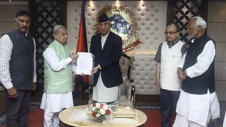 मन्त्रालय फुटाएरै भएपनि लोसपालाई सरकारमा ल्याउने प्रधानमन्त्रीको तयारी