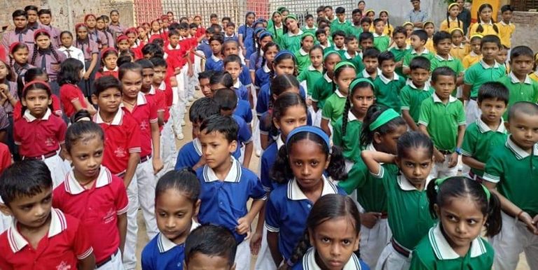 माउन्ट माकालु सेकेन्डरीद्वारा जेहेन्दार विधार्थीलाई ब्याच वितरण तथा सपथ ग्रहण कार्यक्रम सम्पन्न