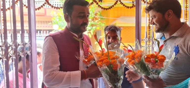 मधेसखबर र रातोपाना अनलाइनमा मन्त्री यादव र मेयर सिंहलाइ सम्मान