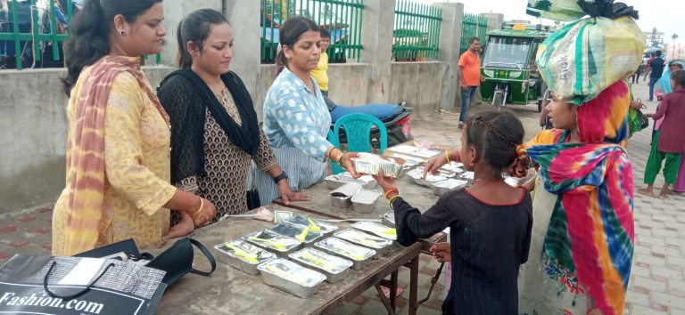 फोर जि आर संस्थाद्वारा रु ५ मै खाना