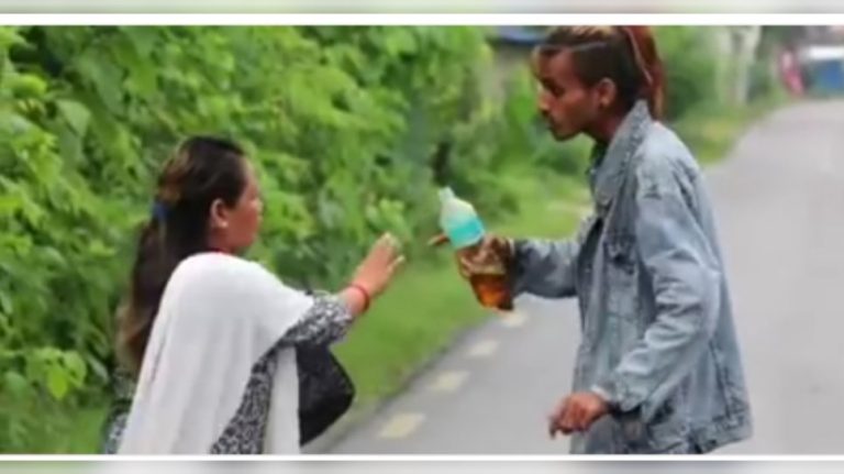 प्र्याङ्क भन्दै महिलालाई एसिड हान्ने धम्की दिने युट्युवर पक्राउ