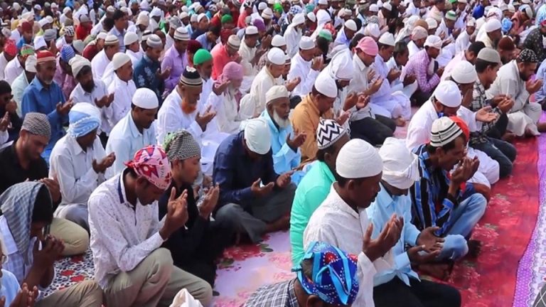 मुस्लिम धर्मावलम्बीको दोस्रो महान पर्व बकर ईद आज देशभर मनाइँदै ।
