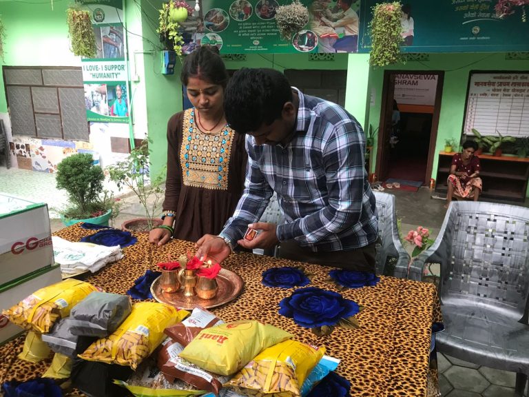 जन्मदिनको अवसरमा आश्रमलाई सहयोग