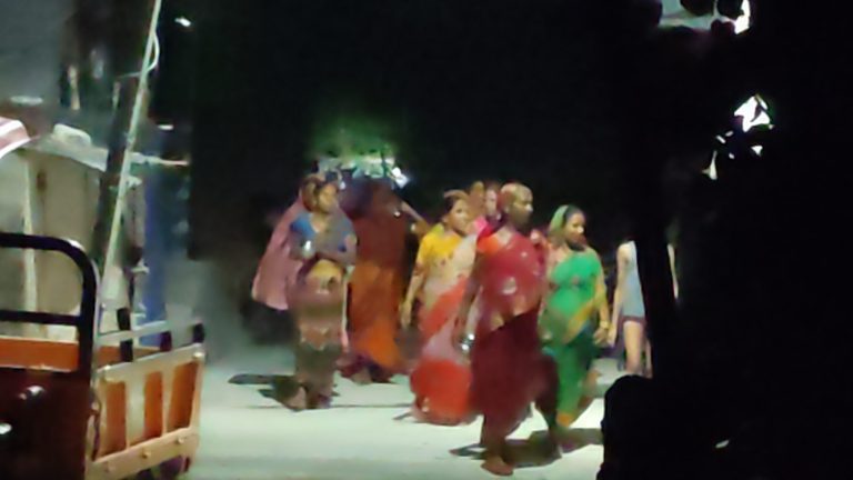 पानी नपरेपछि घर घर पुगेर पानी मागिदैँ, पानी छ्यापदै इन्द्रको पूजा