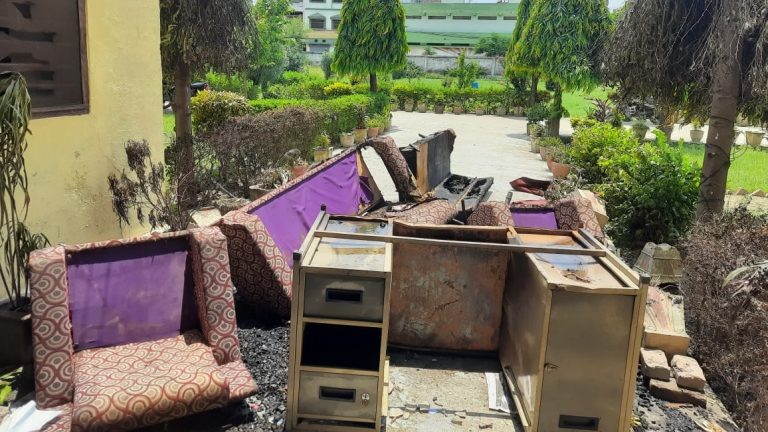 ठाकुरराम क्यामपस बिहानैदेखि तनावग्रस्त
