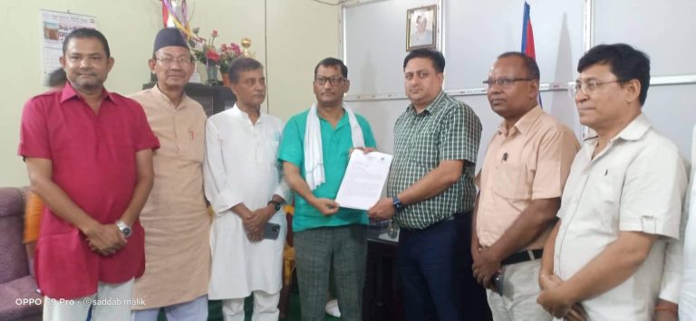 नेपाली काँग्रेस पर्साले पर्साका प्रमुख जिल्ला अधिकारी मार्फत प्रधानमन्त्री लाइ ज्ञापनपत्र बुझाए