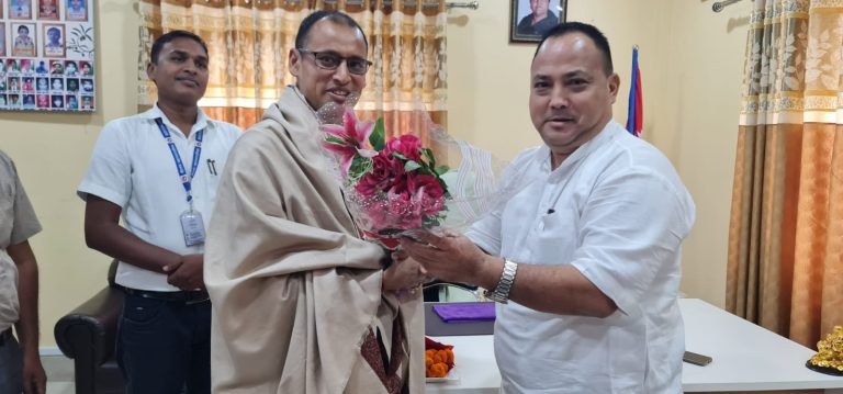 वीरगन्ज : मेयर सिंहद्वारा सरुवा भइ आएका प्रमुख प्रशासकीय अधिकृतलाई  स्वागत
