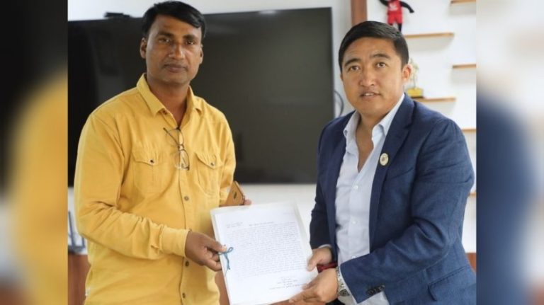 नारायणी रंगशालाको सट्टापट्टा छानविन उपसमितीले राखेपलाइ प्रतिवेदन बुझायो