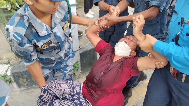 राष्ट्रपति भवन शीतल निवास अगाडि आत्मदाहको प्रयास