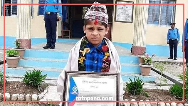 सासुमाथि बुहारीले कुटपिट गरेको घटना बाहिर ल्याउने ११ वर्षीय बालक सम्मानित