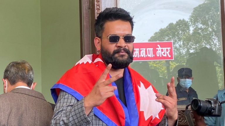 बालेनविरुद्ध प्रदर्शन गर्दै व्यवसायी