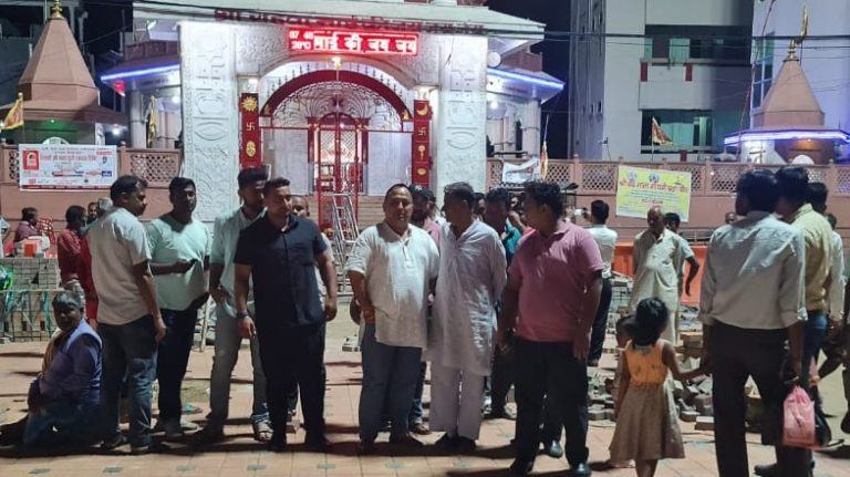 अनुगमनमा पुगेका मेयर सिंहद्वारा मन्दिर सौन्दर्यको काम चाँडो सम्पन्न गर्न  निर्देशन