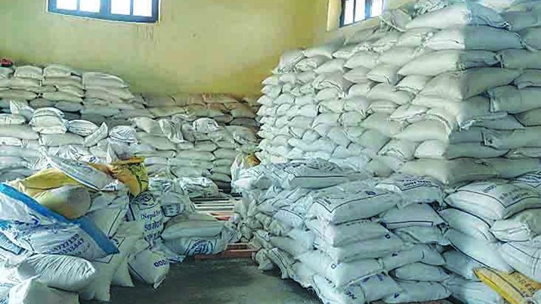 दुर्गमका लागि झन्डै २ लाख क्विन्टल चामल ढुवानी गरिँदै