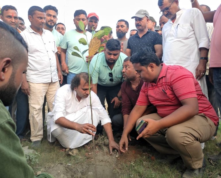 वीरगञ्जलाई हरित सहर बनाउन मेयर सिंहले सुरु गरे बृक्षारोपण अभियान