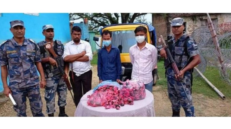 लागूऔषध चरेशसहित बाराबाट तीन जना पक्राउ