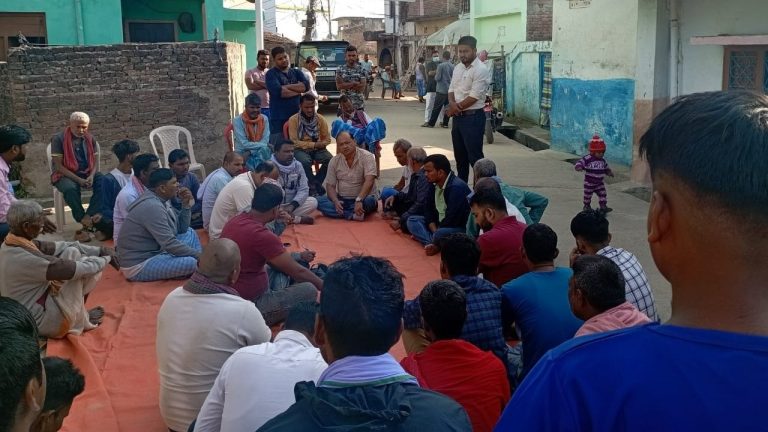 स्वतन्त्र उम्मेद्वार सिंहको पक्षमा मतदाता आफैँ गर्दैछन् ठाउँठाउँमा भेला