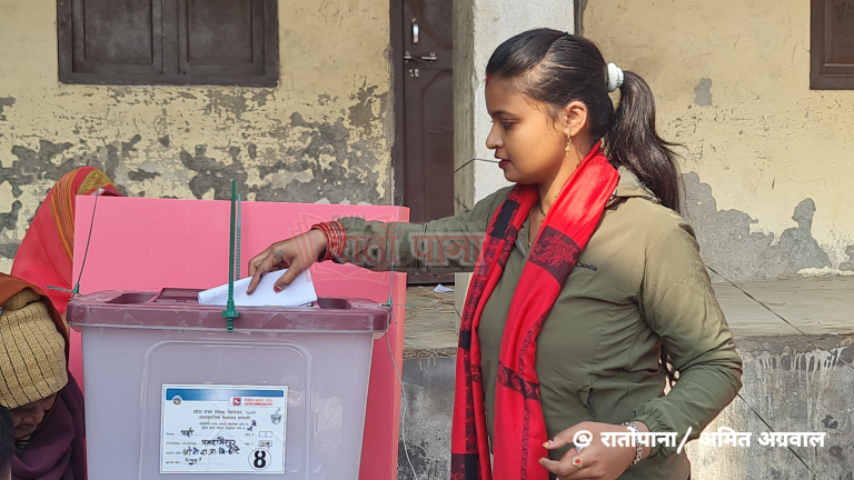 पर्सा : १ सय ६७ मतदानस्थलका ४ सय १२ मतदान केन्द्रमा मतदान जारी (फोटो फिचर)