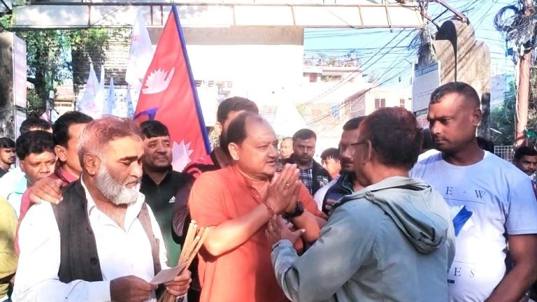 अन्य पार्टीमा आवद्ध रहेका कार्यकर्ता पनि यस पटक स्वतन्त्र उम्मेद्वार सिंहलाई जिताउन घरदैलो गर्दै