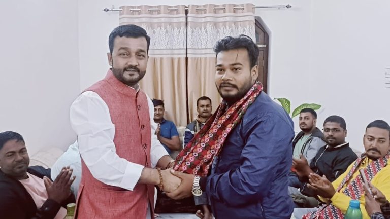 प्रदीप यादवको पहलमा माओवादीका दुइ दर्जन युवाहरु जसपा प्रवेश