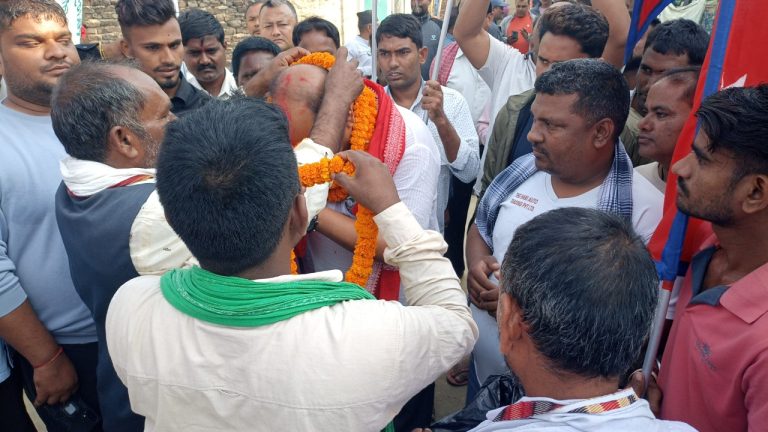 स्वतन्त्र उम्मेद्वार सिंहलाई अलौमा भव्य स्वागत