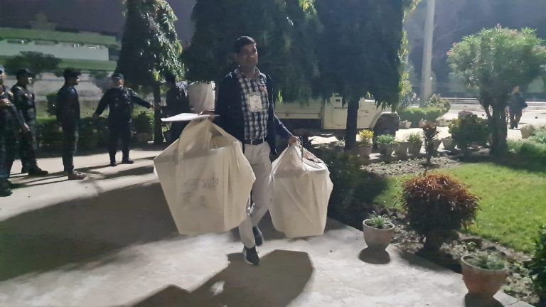 पर्सामा शान्तिपुर्ण रुपमा मतदान सम्पन्न, ५२ प्रतीशत मत खसेको प्रारम्भिक अनुमान