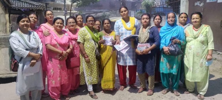स्वतन्त्र उम्मेद्वार सिंहलाई विजयी बनाउन महिलाहरुको पनि अभियान