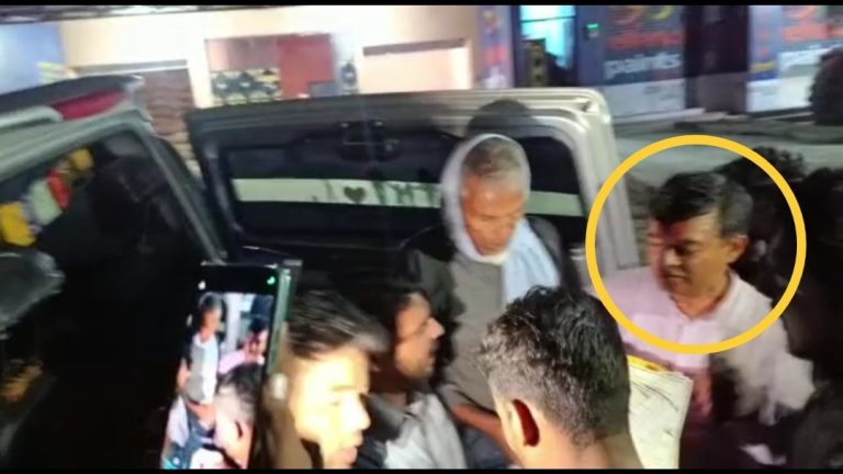 मौन अवधिमा प्रचार प्रसार सामग्रीसहित द्विवेदी निस्केपछि…