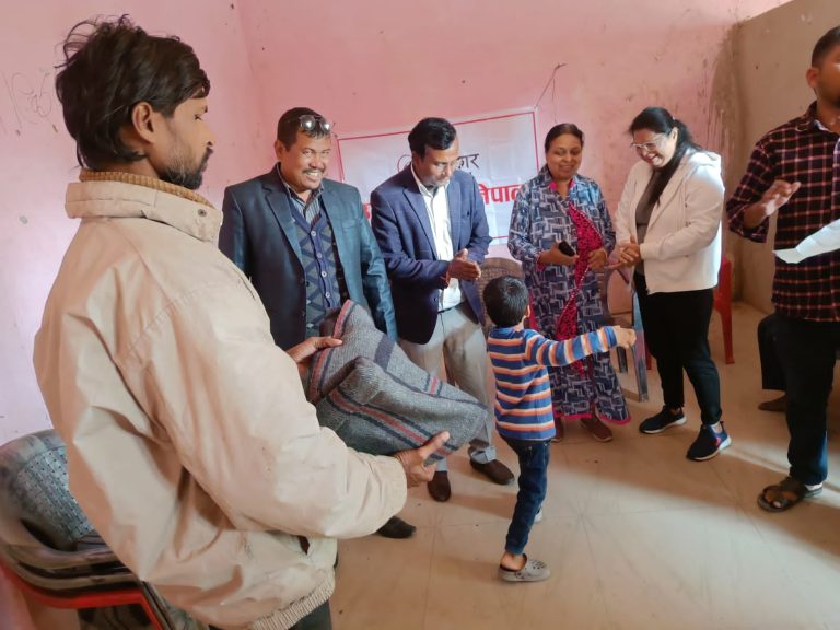 सबैठवाका ४५ जना दलित बिपन्नलाई कम्बल सहयोग