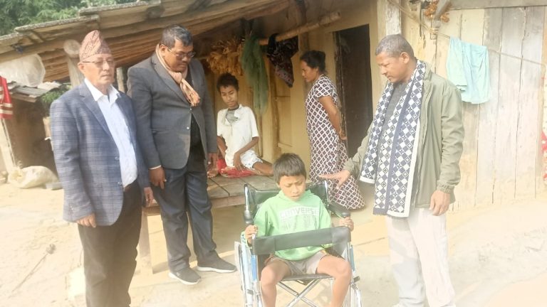 जन्मदिनको अवसरमा अपांगता भएका दाजुभाइका लागि ह्विलचेयर सहयोग