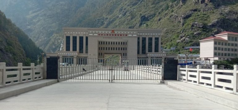 नेपाल र चीनबीचको मुख्य व्यापारिक नाका केरुङ बन्द