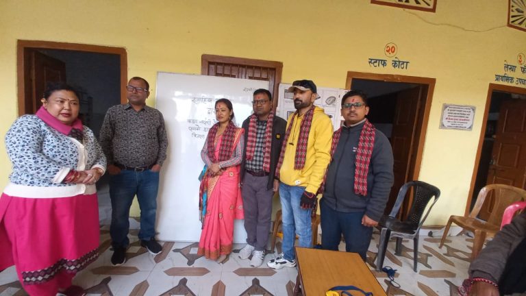 विद्यालयका बालबालिकालाई साहिब दरबारले उपलब्ध गरायो स्वेटर