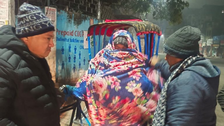 साहिब दरबारले मंगलबार राति ५० जनालाई उपलब्ध गराइयो न्यानो कपडा
