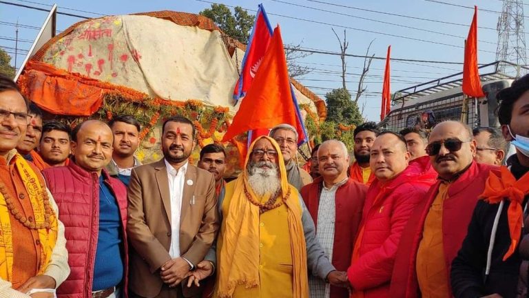 निर्माणाधीन राम मन्दिरका लागि उत्खन्न गरिएका दुई शिलाको पथलैयामा भव्य स्वागत