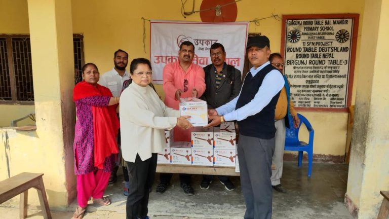 बालमंदिर आधारभुत बिधालयमा १० थान पंखा सहयोग