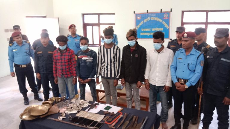 मन्दिरमा चोरी गर्ने गिरोह पक्राउ