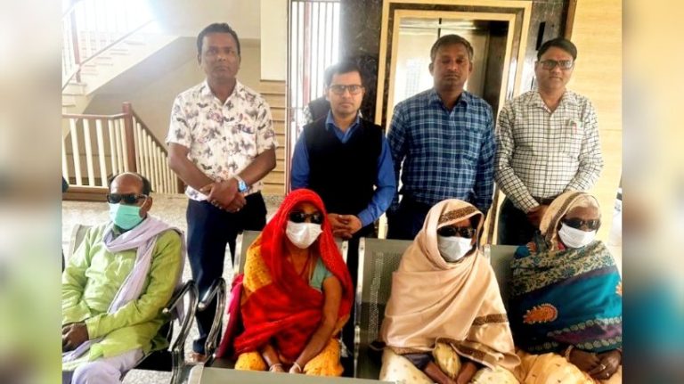 जन सेवा परिवारले मोतिया बिन्दू भएका चार जनाको गरायो निःशुल्क शल्यकृया