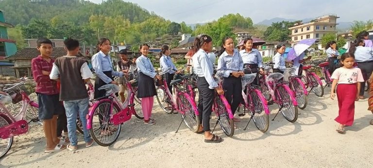बिधालय जान चार घण्टाको बाटो पैदल हिँड्नु पर्ने बाध्यता गाउँपालिकाले हटायो